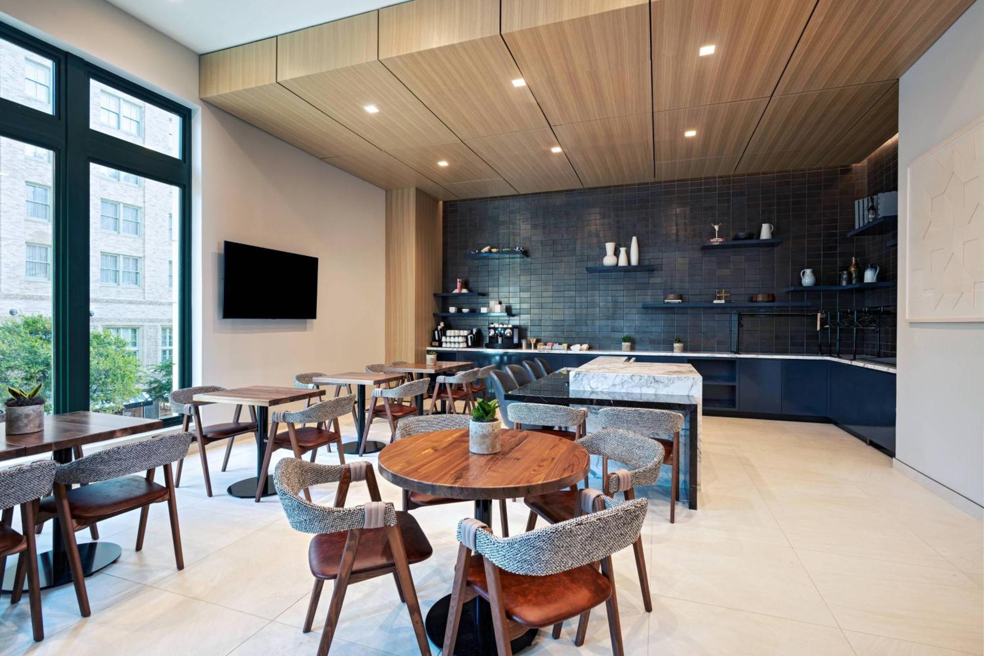 Hotel Ac By Marriott Worth Downtown 4*