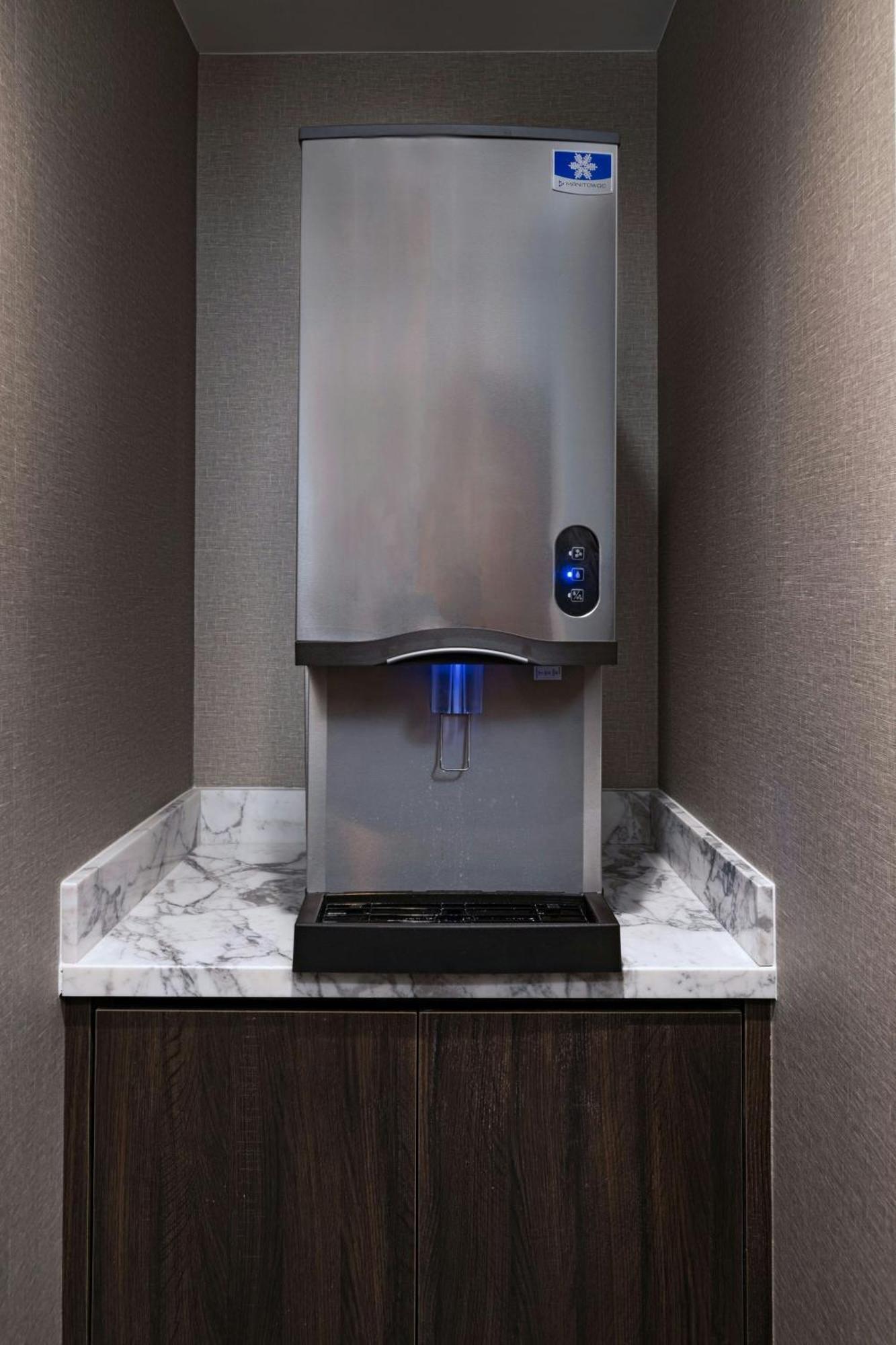 Hotel Ac By Marriott Worth Downtown 4*