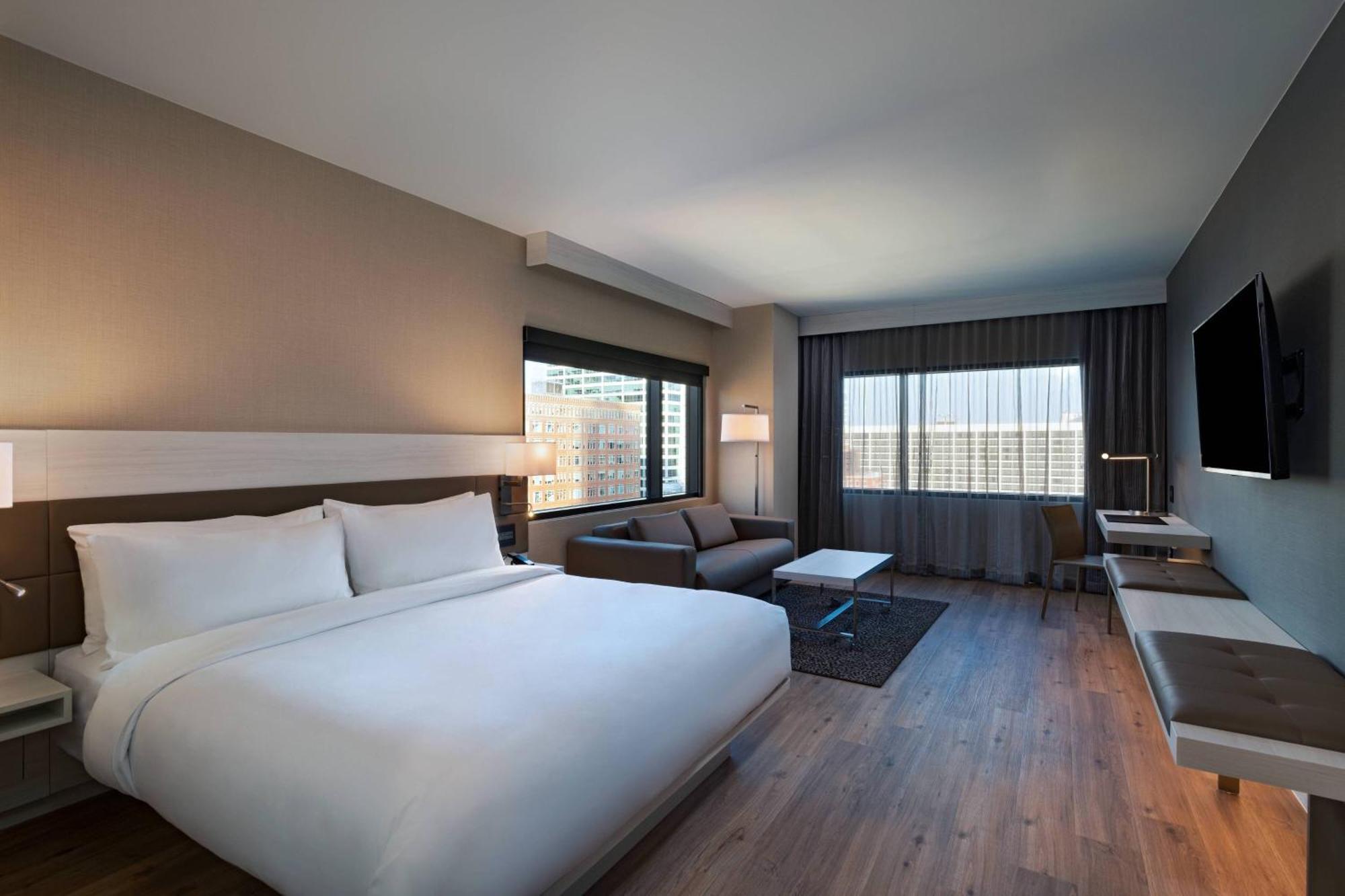 Ac By Marriott Worth Downtown Hotel